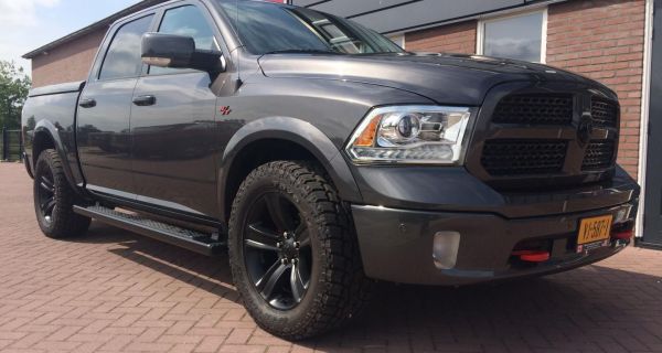 William, gefeliciteerd met deze mooie Dodge Ram 1500 Granite! Bedankt voor je vertrouwen en veel plezier gewenst!